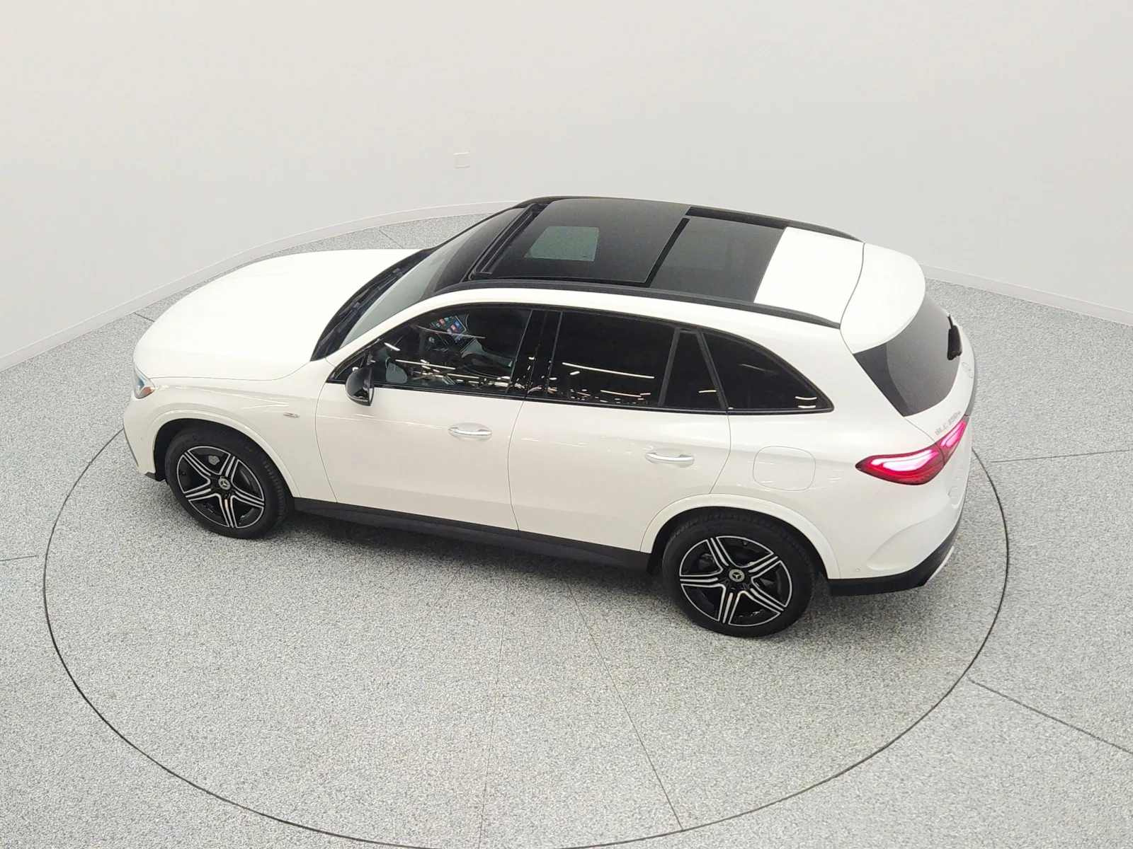 Certified Used 2025 Polar White Mercedes-Benz GLC 350e 4MATIC® SUV image 30