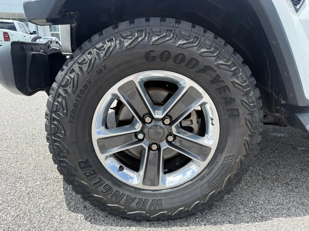 Used 2020 White Jeep Unlimited Sahara image 24