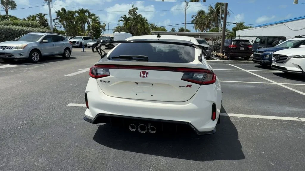 Used 2025 White Honda  image 7