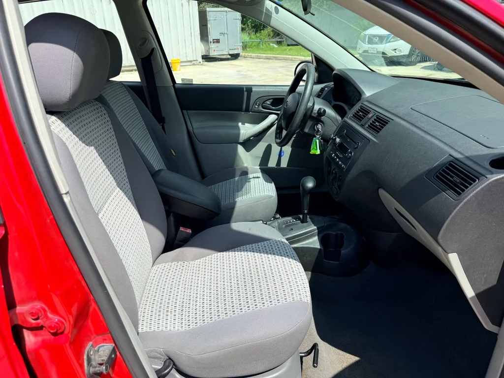 Used 2006 Infra-Red Clearcoat Ford SE image 16