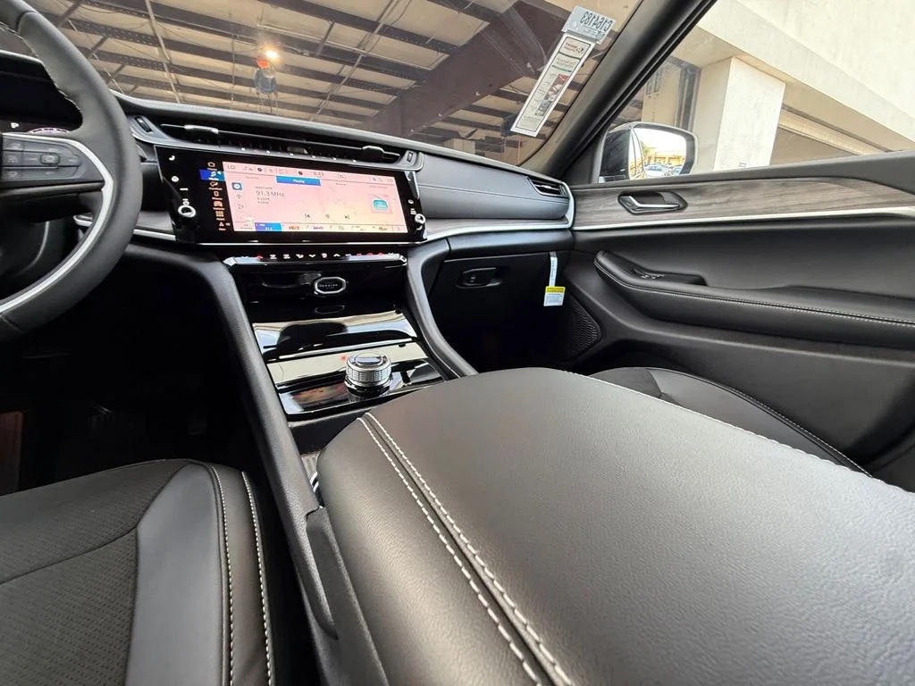 New 2027 Black Jeep Laredo Altitude image 15