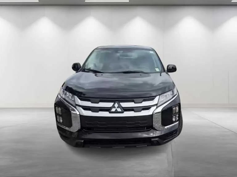 New 2027 Labrador Black Pearl Mitsubishi ES image 9