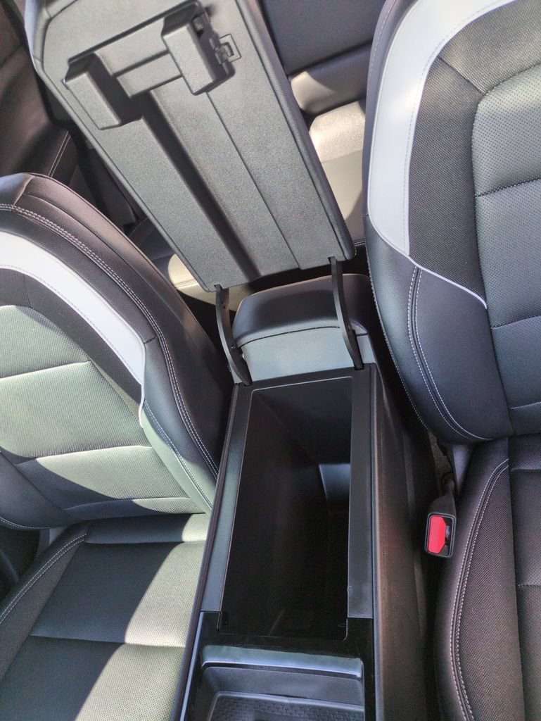 Used 2024 Summit White Chevrolet LT image 25
