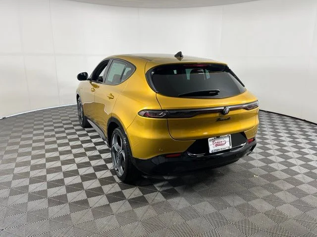 Used 2026 Yellow Alfa Romeo Base image 5