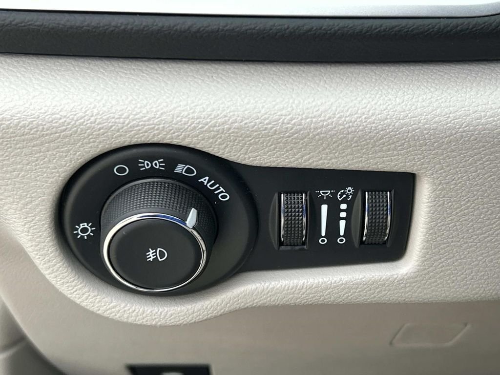 2024 Chrysler Pacifica Touring L - Photo 24