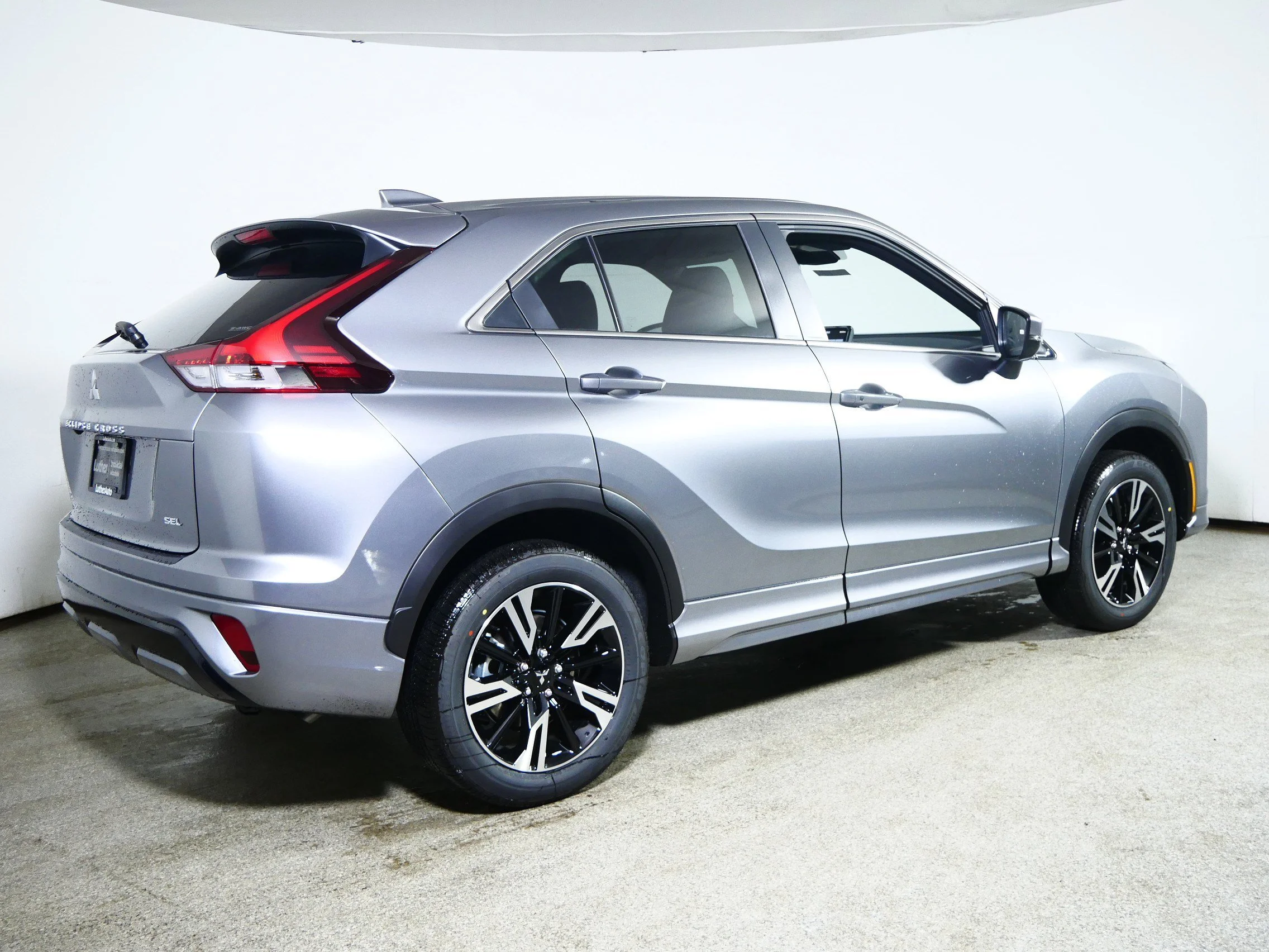 New 2026 Mercury Gray Metallic Mitsubishi SEL image 2
