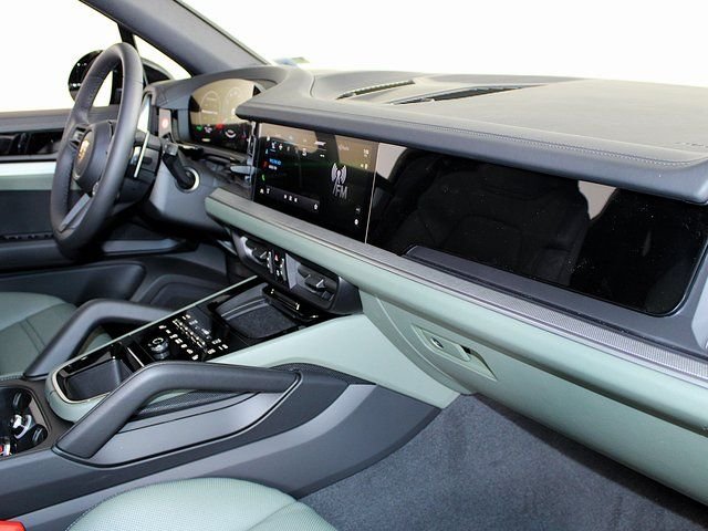 2025 Porsche Cayenne S - Photo 26