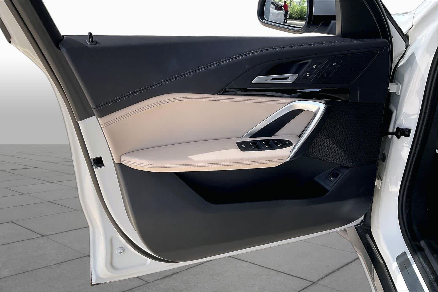 Used 2023 Alpine White BMW xDrive28i image 22