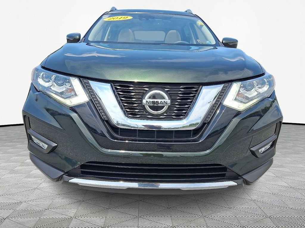 Used 2019 Green Nissan SL image 2