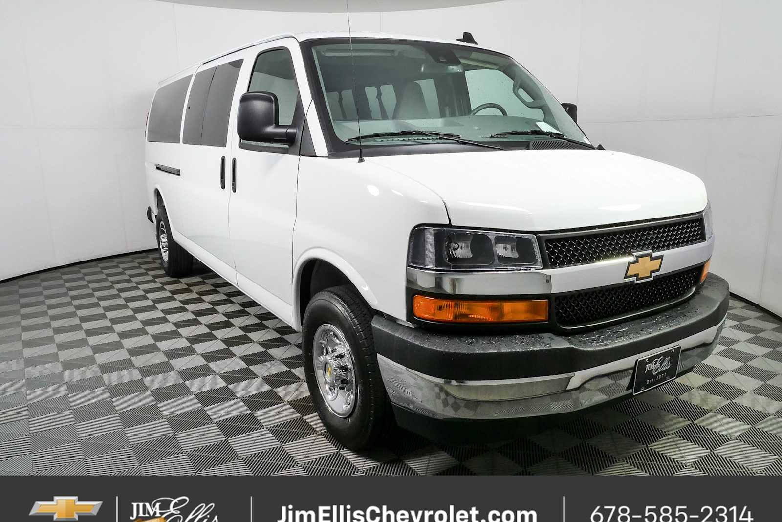 2025 Chevrolet Express 3500 LT Extended's photo