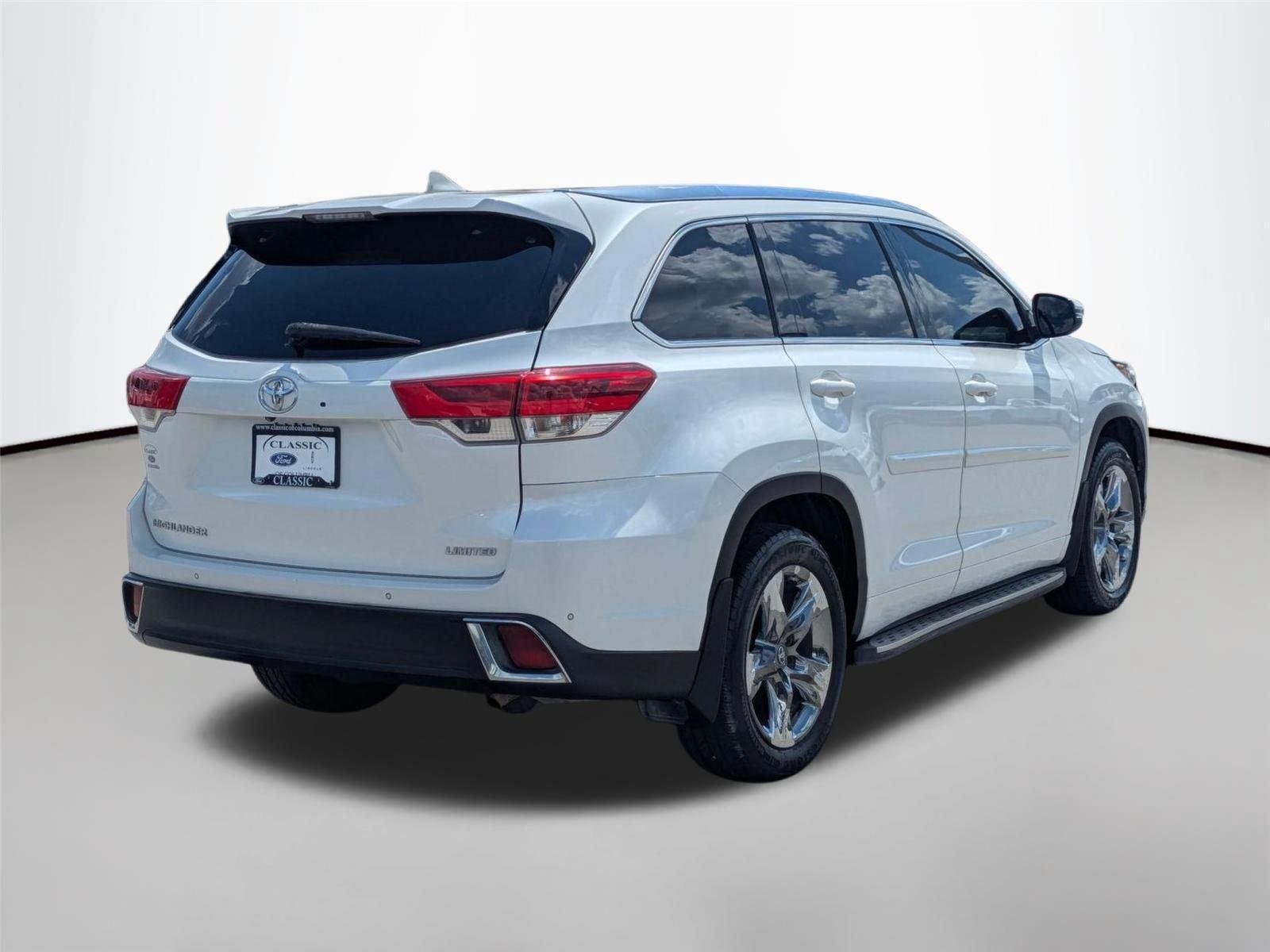 Used 2018 Blizzard Pearl Toyota Limited image 5