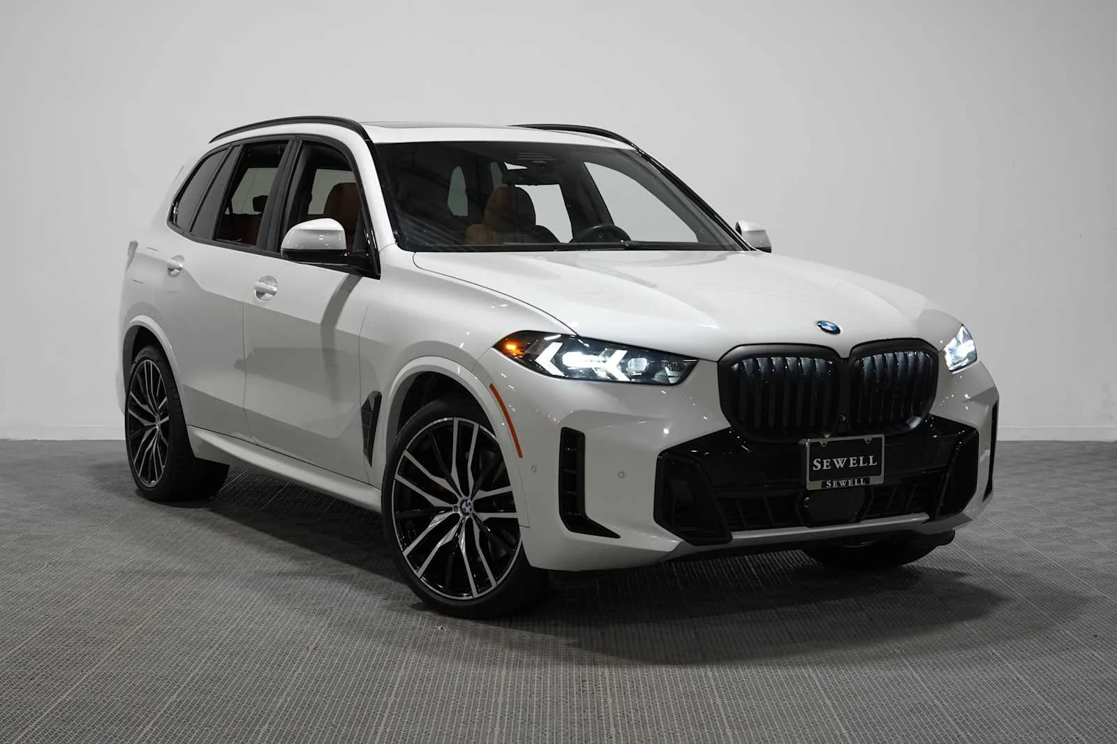 Certified Used 2024 Mineral White Metallic BMW xDrive40i image 3