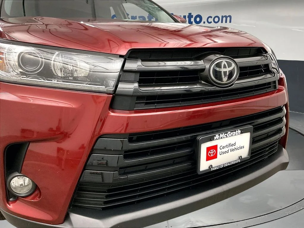 Certified Used 2018 Red Toyota SE image 33