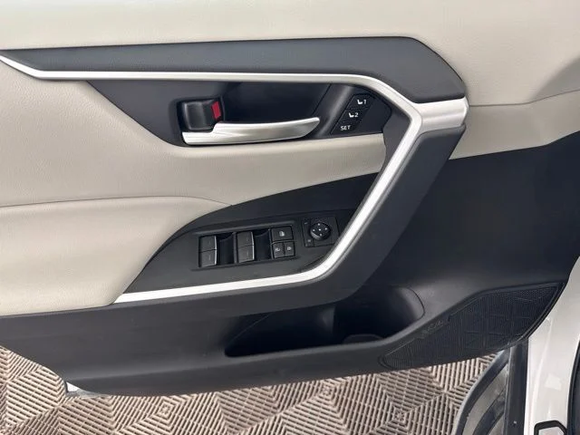 Used 2025 Beige Toyota XLE Premium image 22