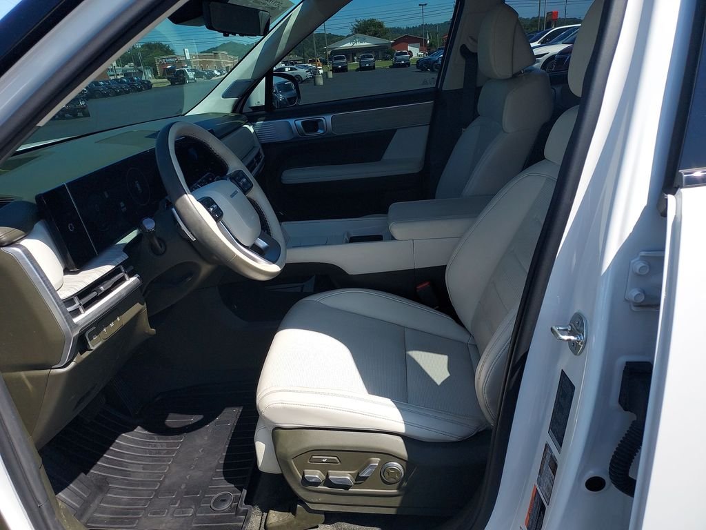 Used 2025 White Hyundai Calligraphy image 13