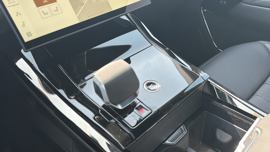 New 2026 Fuji White Land Rover Dynamic SE image 20
