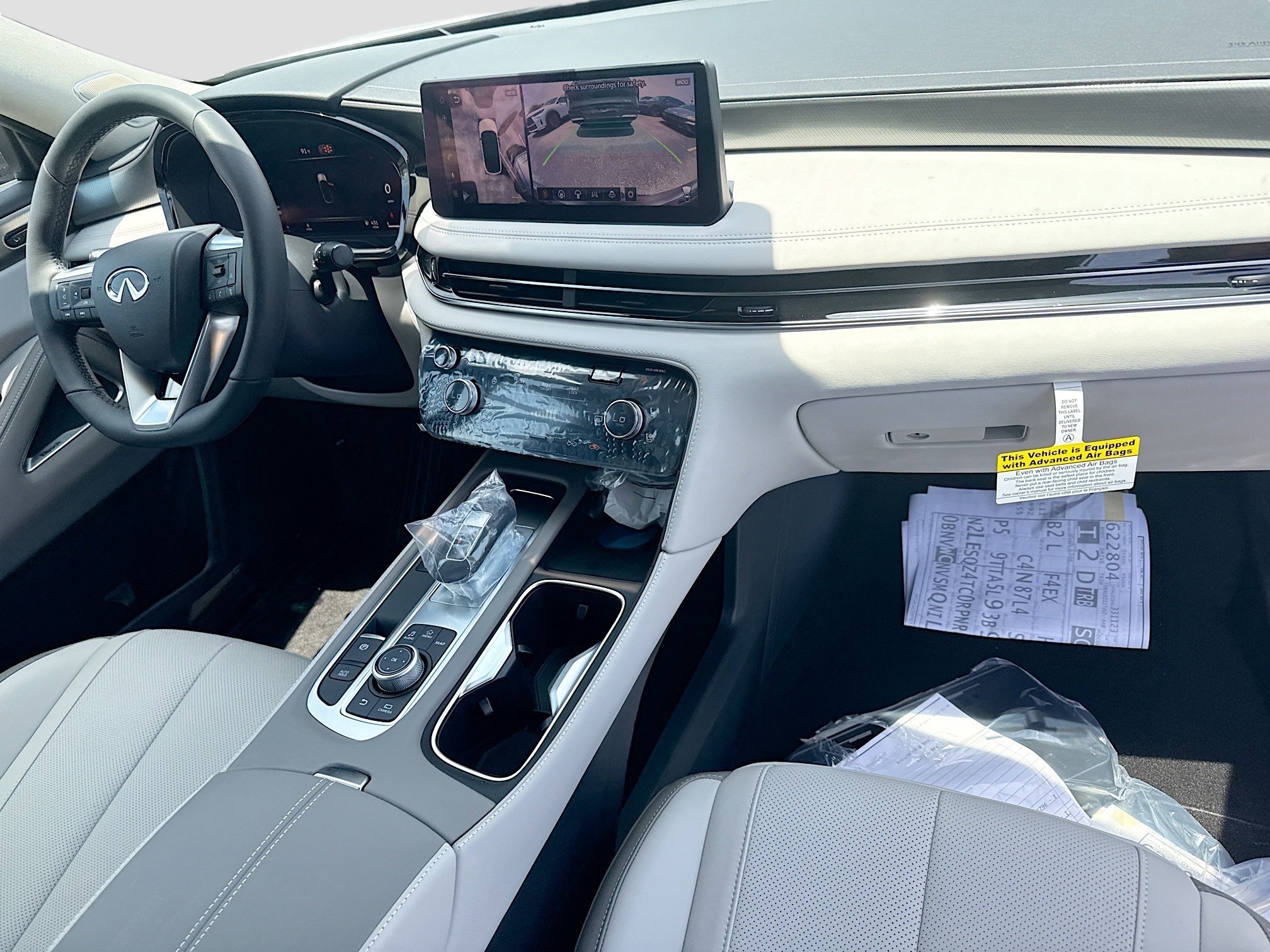 New 2027 RADIANT WHITE INFINITI Luxe FWD image 25