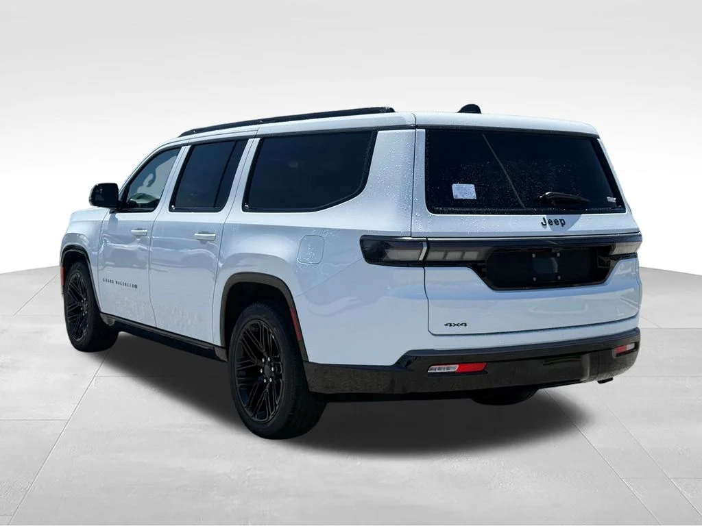 New 2026 Bright White Clear-Coat Exterior Paint Jeep Limited Reserve image 3