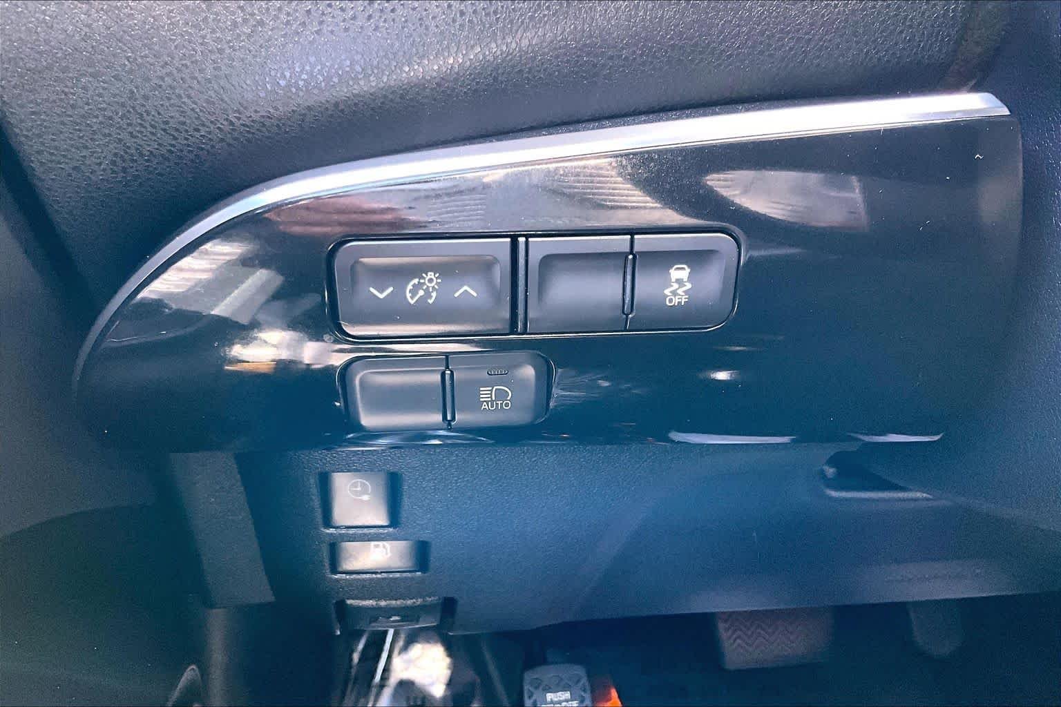Used 2017 Titanium Glow Toyota Premium image 36
