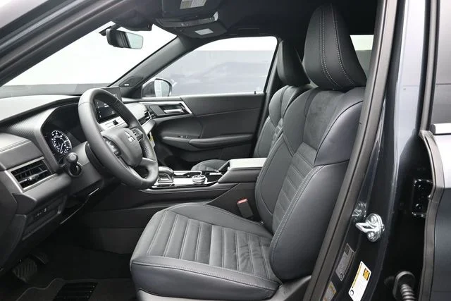 New 2026 Gray Mitsubishi LE image 11