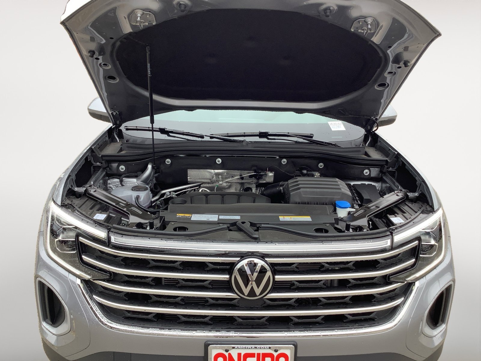 New 2025 Silver Mist Metallic Volkswagen 2.0T SE w/Technology image 12