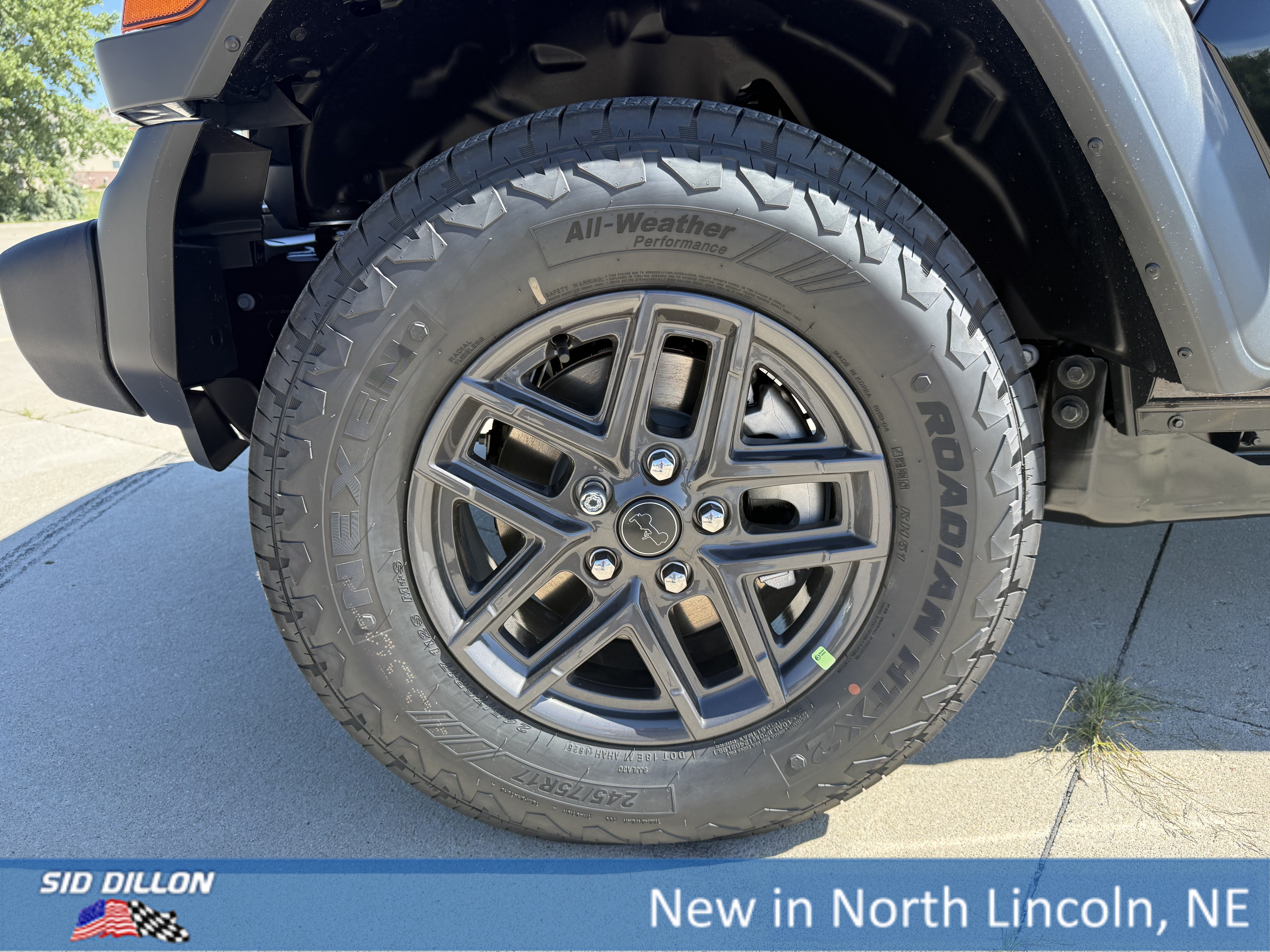New 2026 Black Clear-Coat Exterior Paint Jeep 4-Door Sport S 4x4 image 5