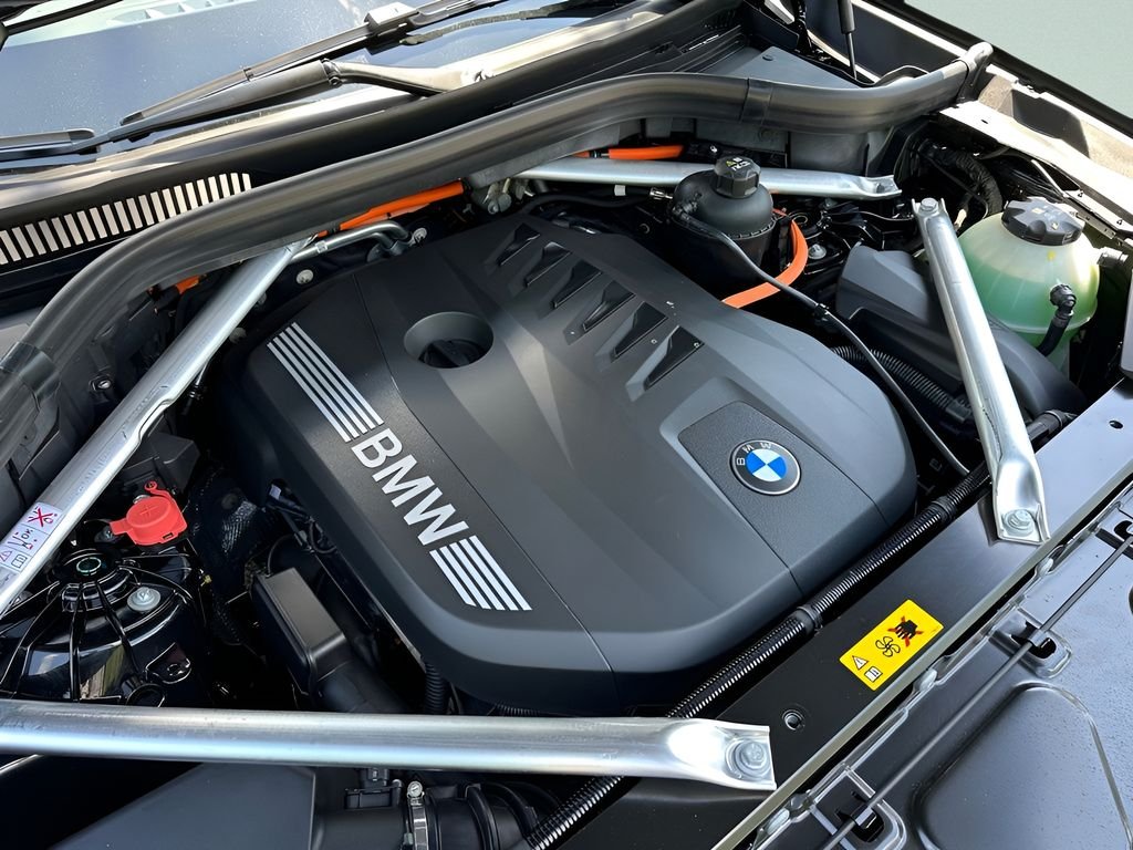 New 2026 Black Sapphire Metallic BMW xDrive50e image 24