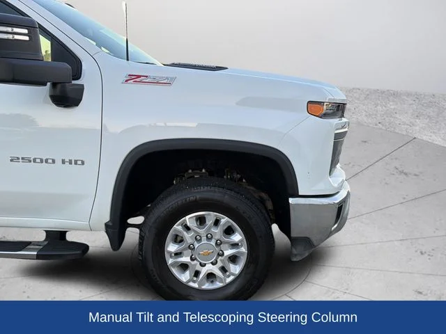 Used 2025 White Chevrolet LT image 33