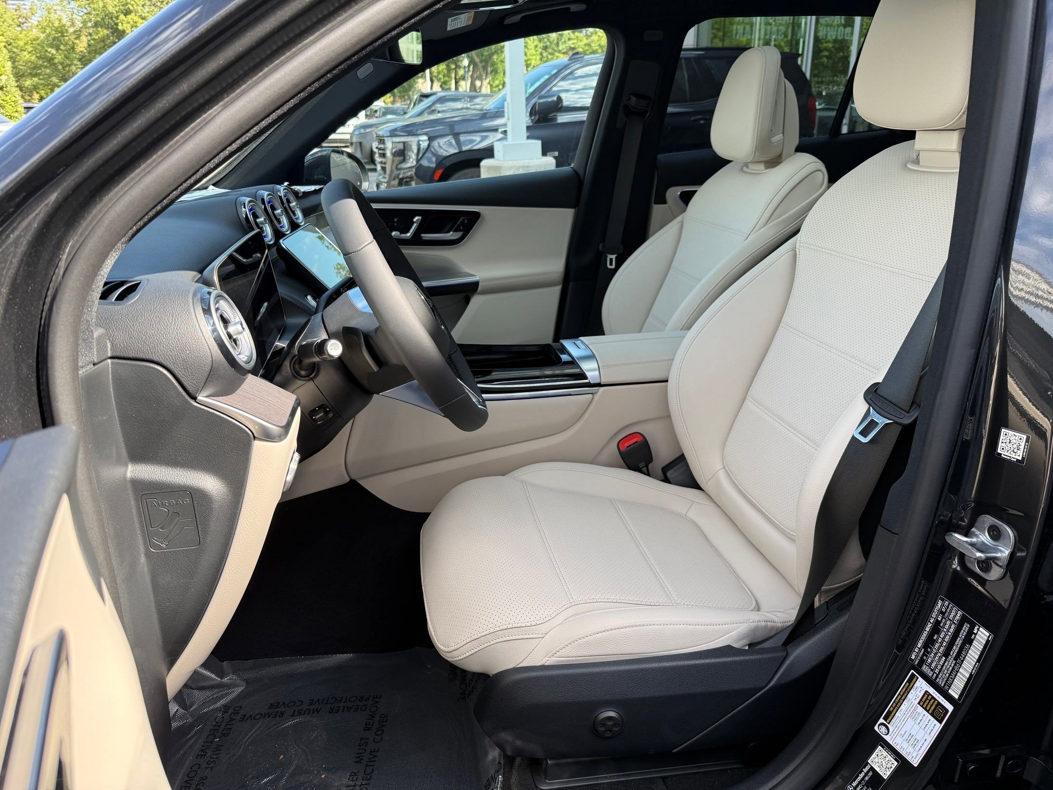 New 2026 Graphite Grey Metallic Mercedes-Benz GLC 300 image 28