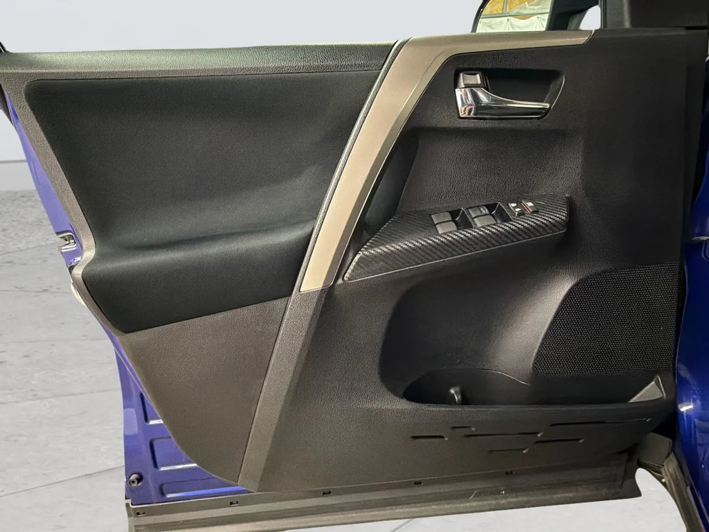 Used 2015 Blue Toyota XLE image 24