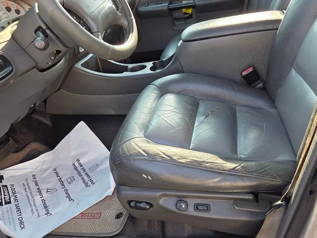 Used 2004 Silver Ford XLS image 5