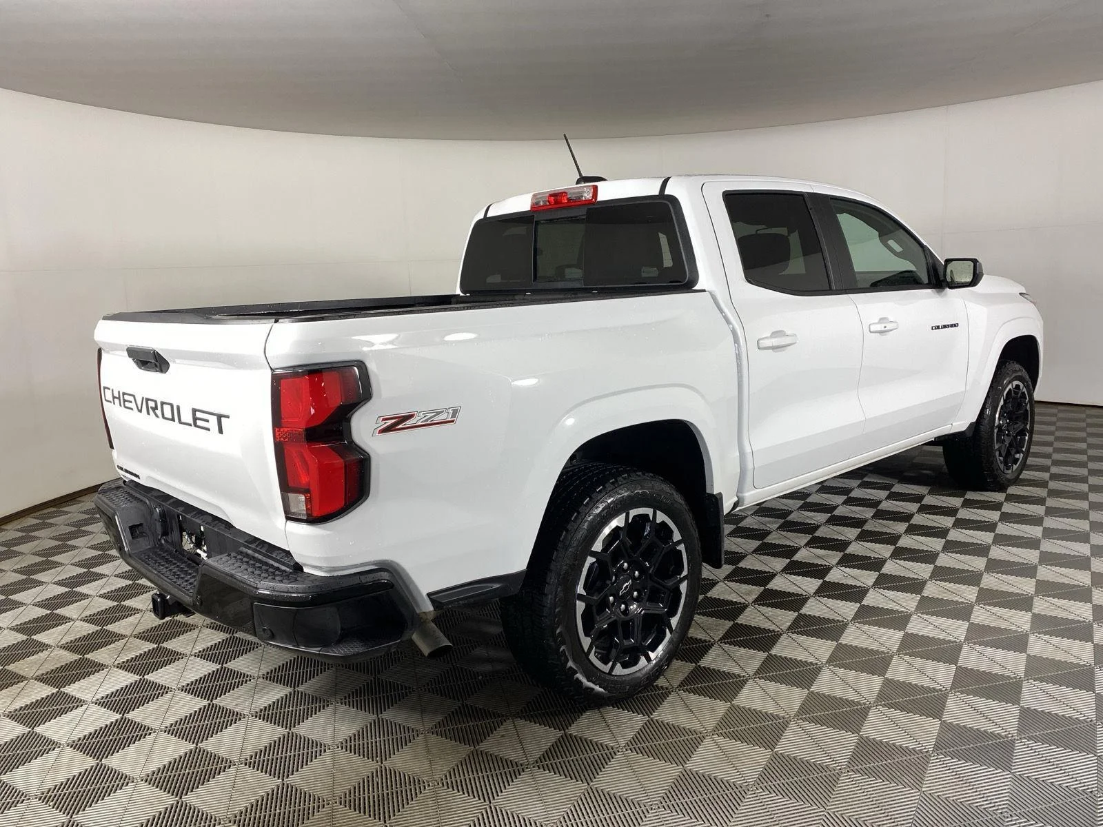 Used 2026 Summit White Chevrolet Z71 image 7