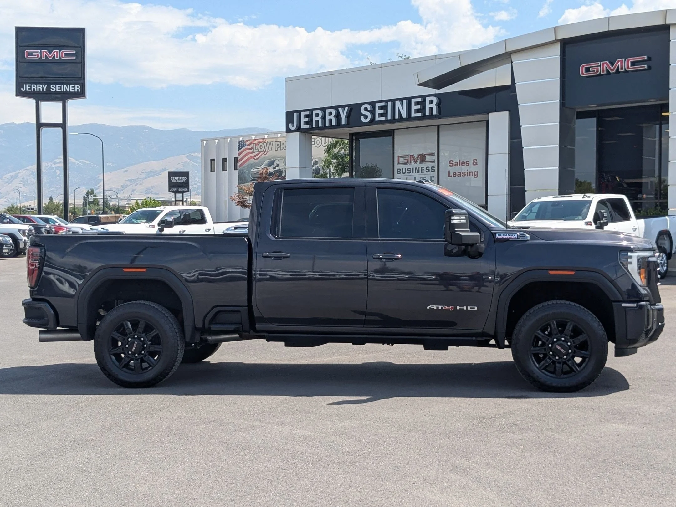 Used 2025 Titanium Rush Metallic GMC AT4 image 7