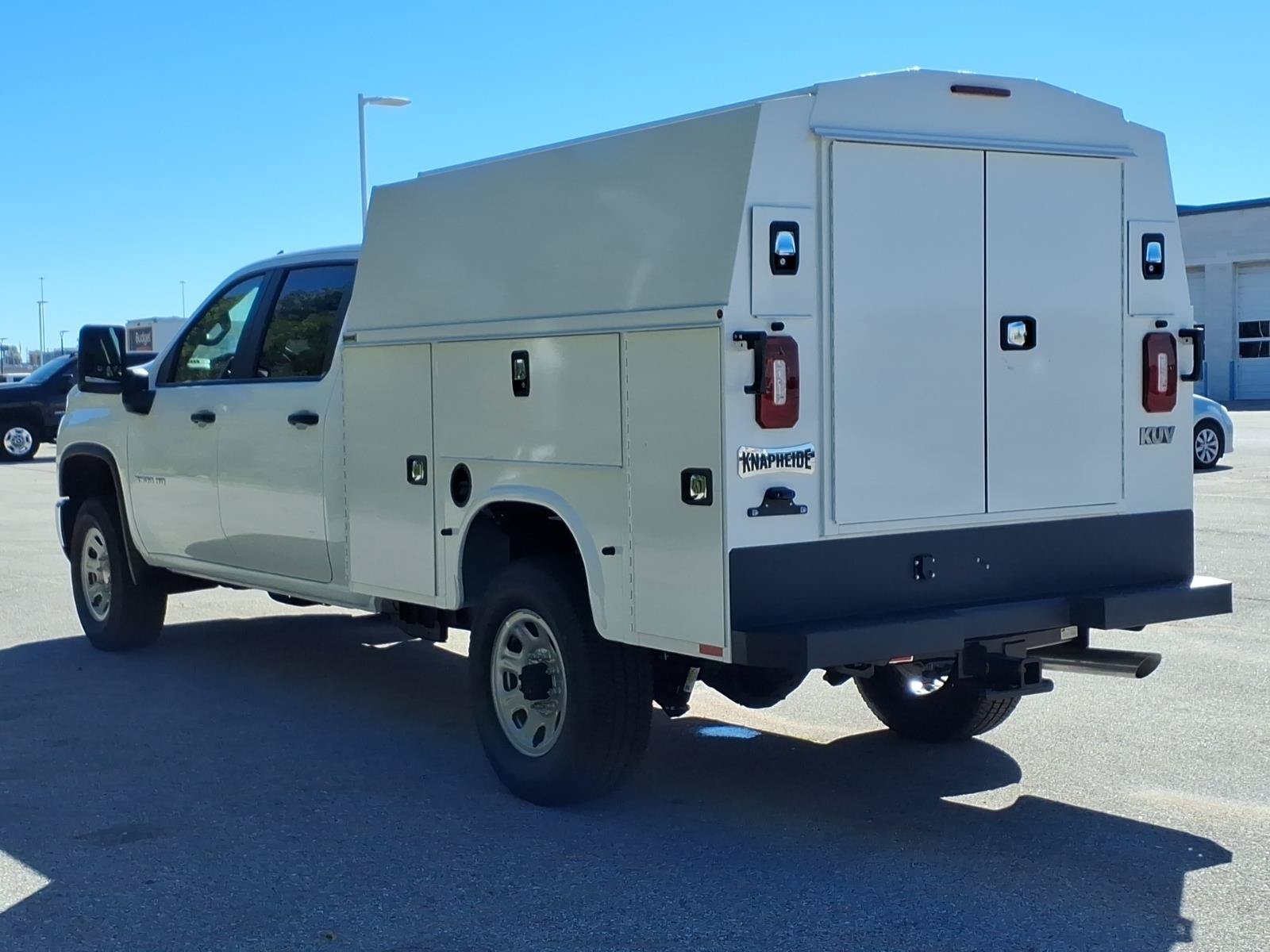 New 2026 Summit White Chevrolet WT image 4