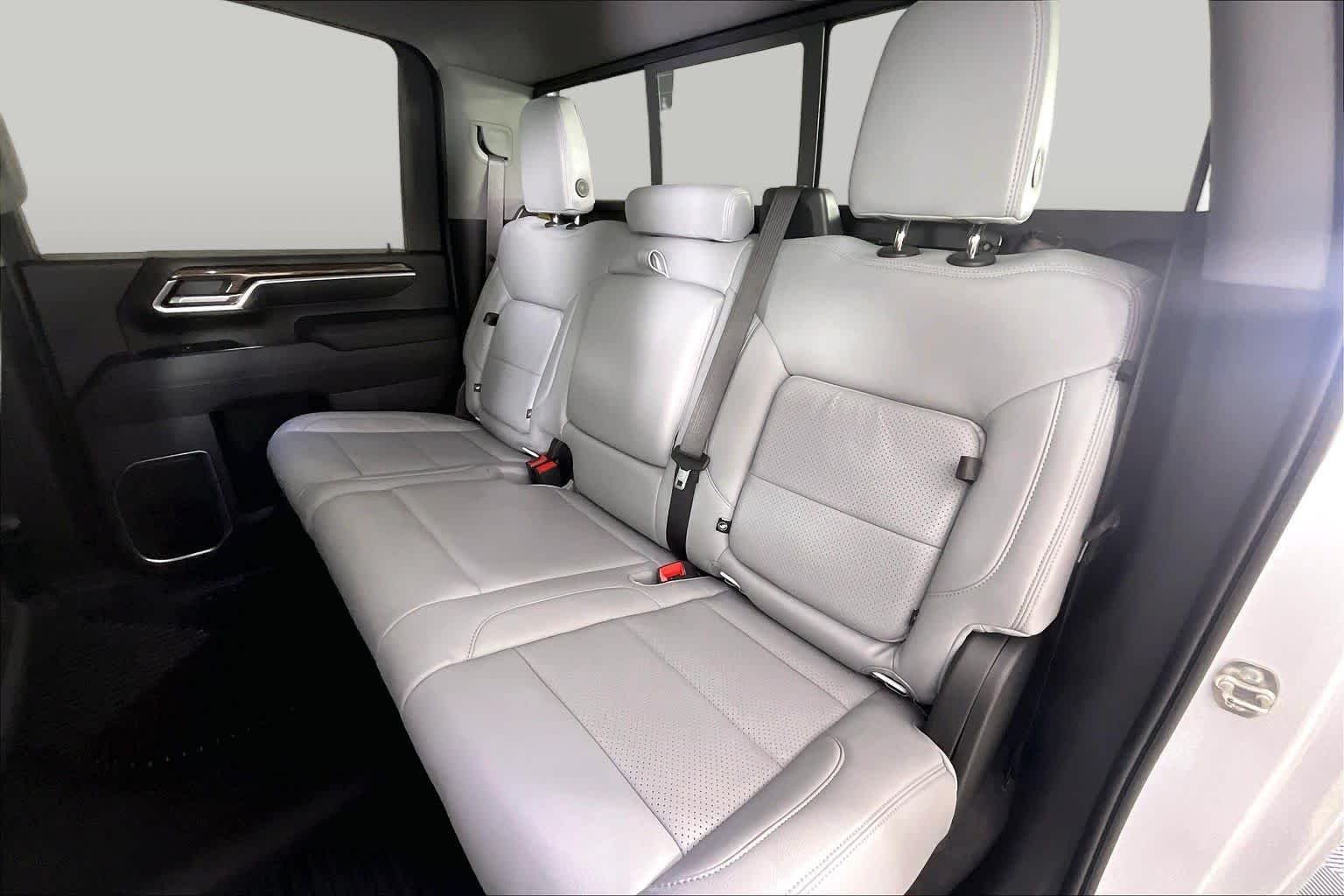 Used 2026 Summit White Chevrolet LT image 19