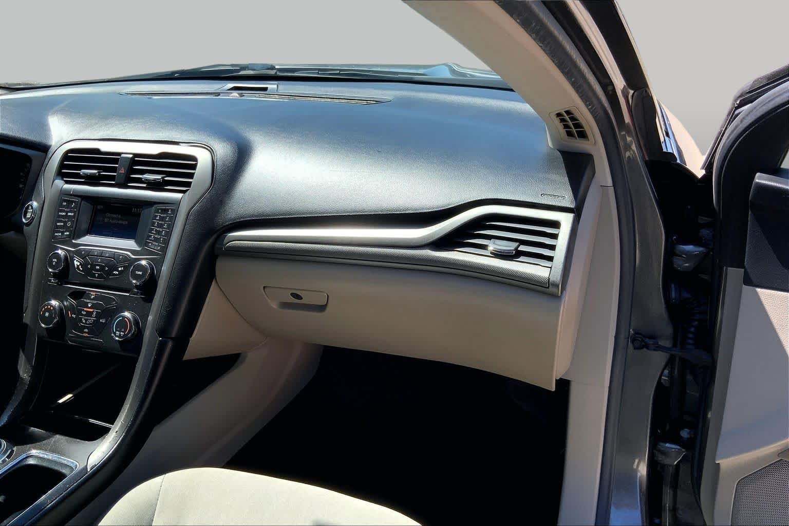 Used 2017 Magnetic Ford SE image 19