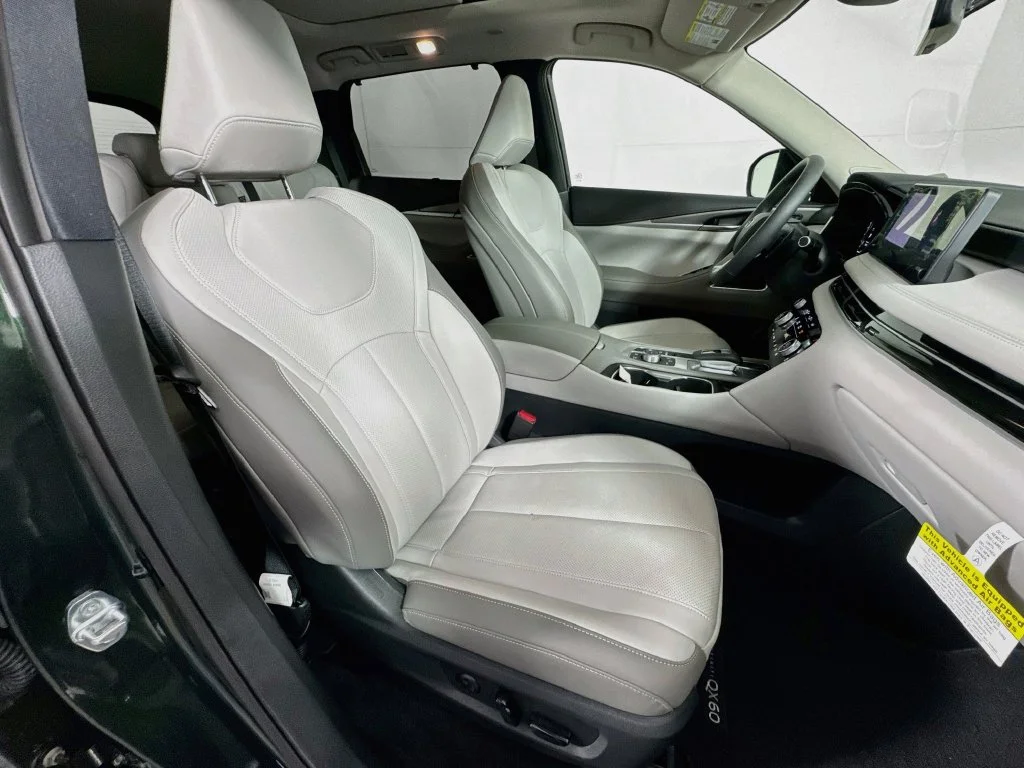 Certified Used 2026 Green INFINITI LUXE image 40