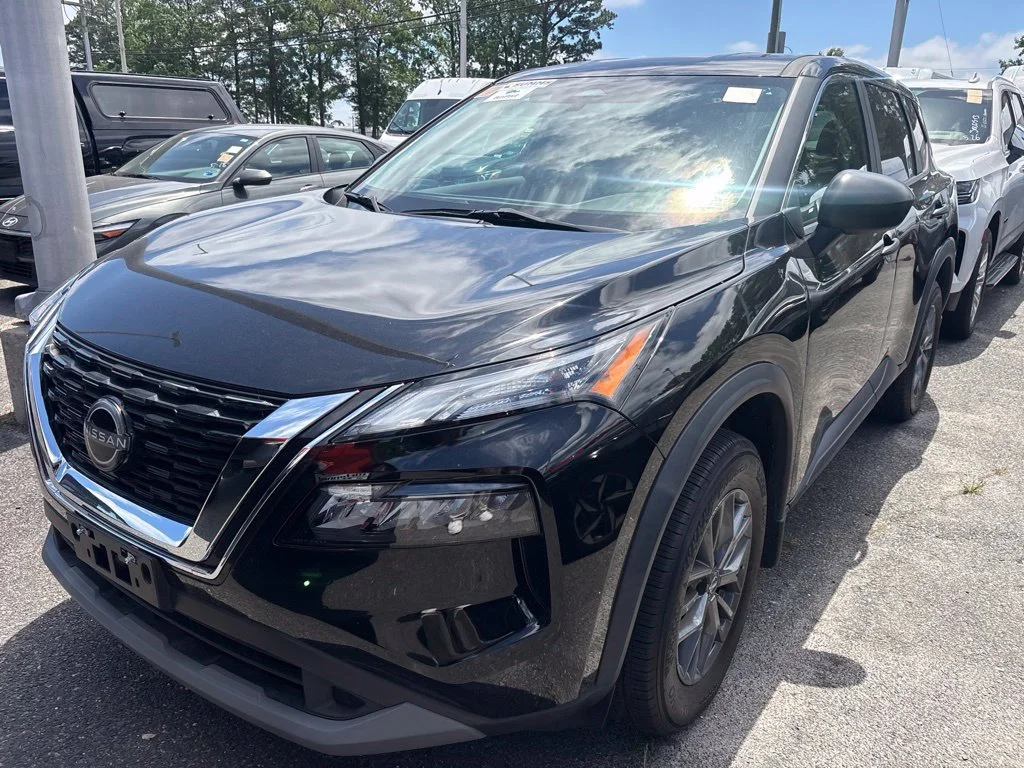 Used 2023 Black Nissan S image 2