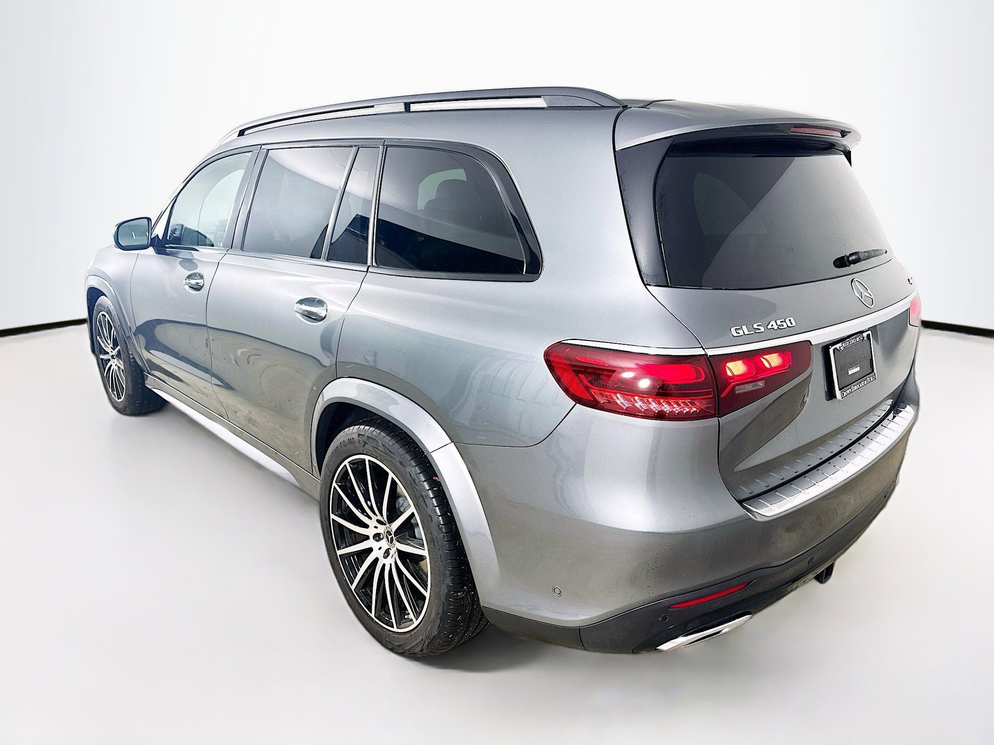 2025 Mercedes Benz GLS 450 4MATIC photo 2