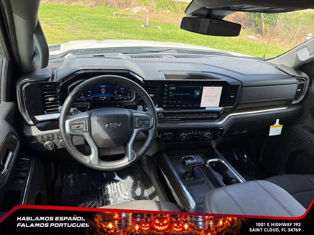 Used 2023 SUMMIT WHITE Chevrolet RST image 29