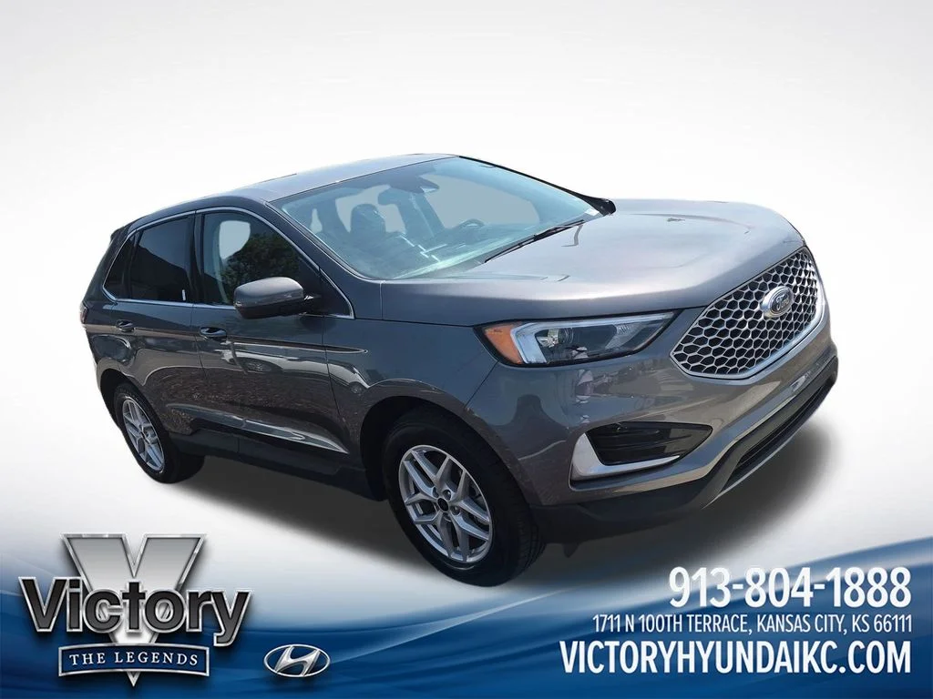 Used 2024 Gray Ford SEL image 9