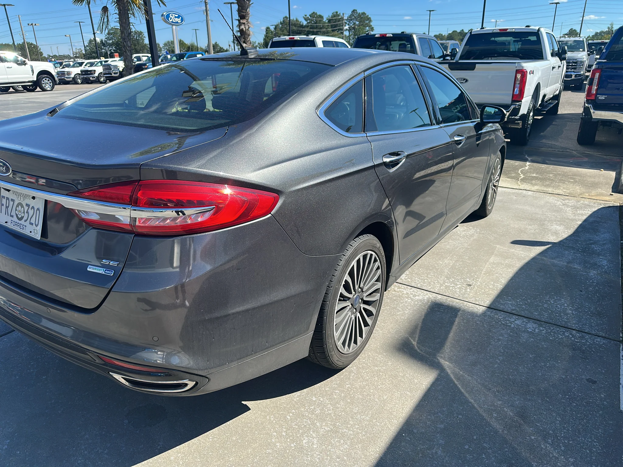 Used 2018 Magnetic Metallic Ford SE image 3