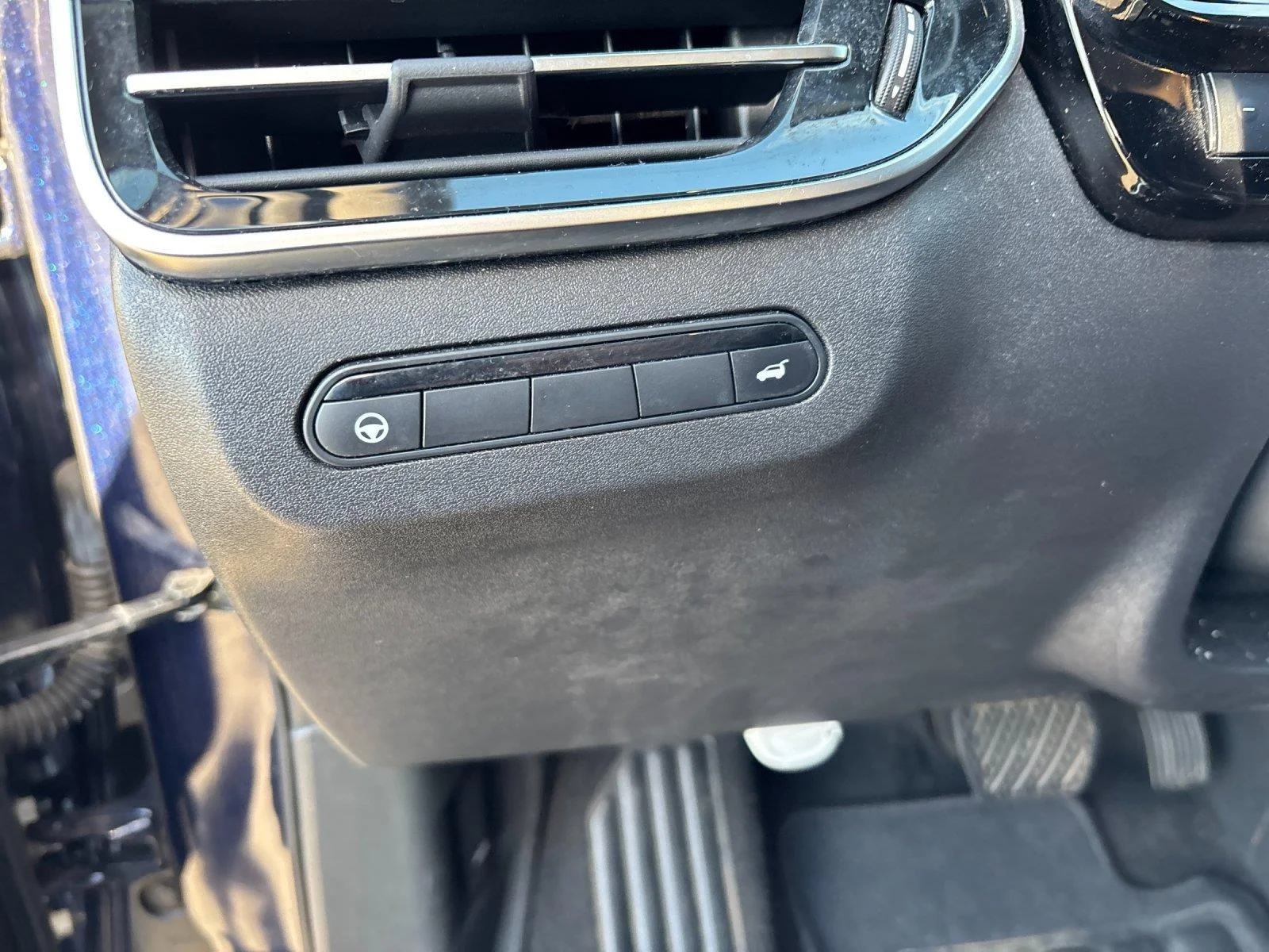 Certified Used 2023 Grand Blue INFINITI LUXE image 16