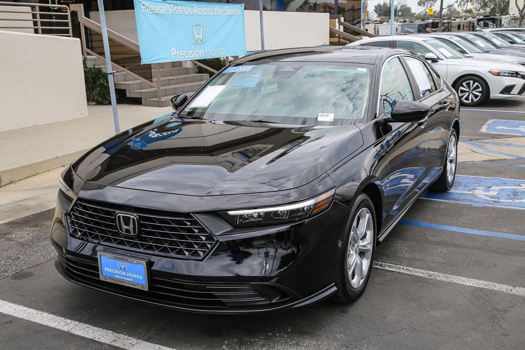 Certified Used 2025 Crystal Black Pearl Honda 1.5T LX image 3