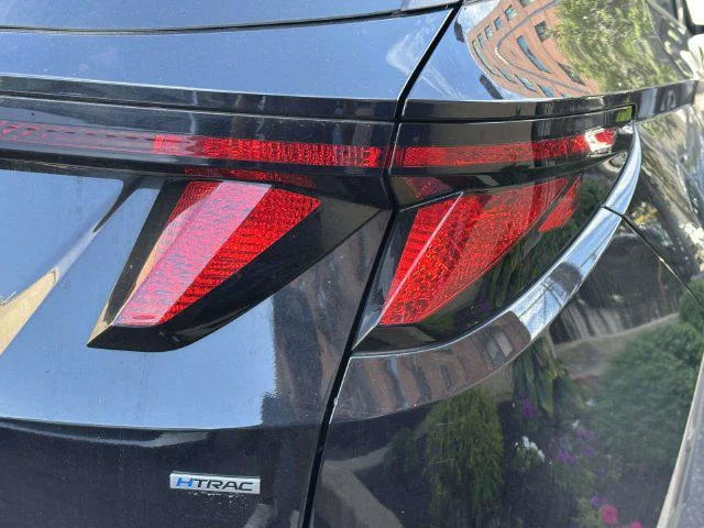 Used 2024 Black Pearl Hyundai SE image 9