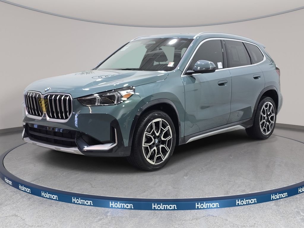 Used 2023 Green BMW xDrive28i image 1