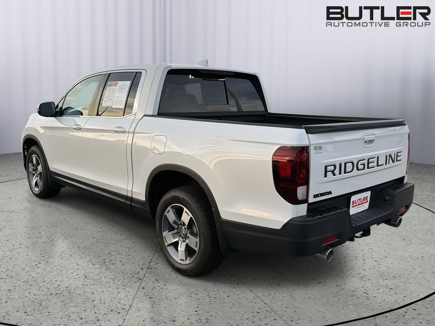 Used 2024 Platinum White Pearl Honda RTL image 4