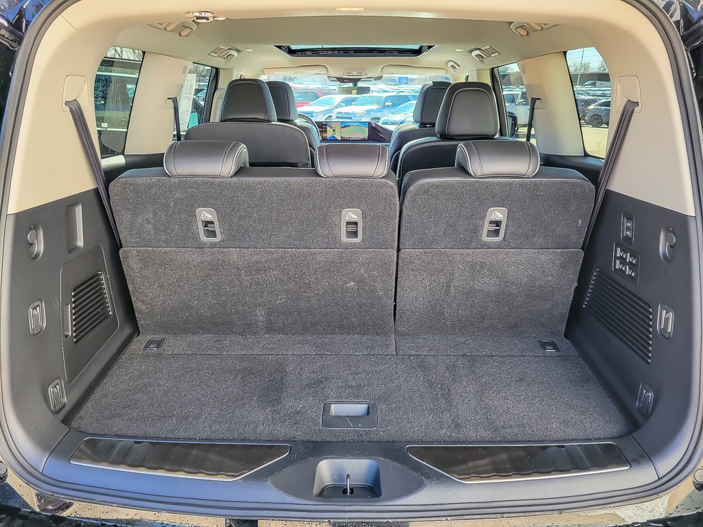 Used 2025 Black Obsidian INFINITI LUXE image 21