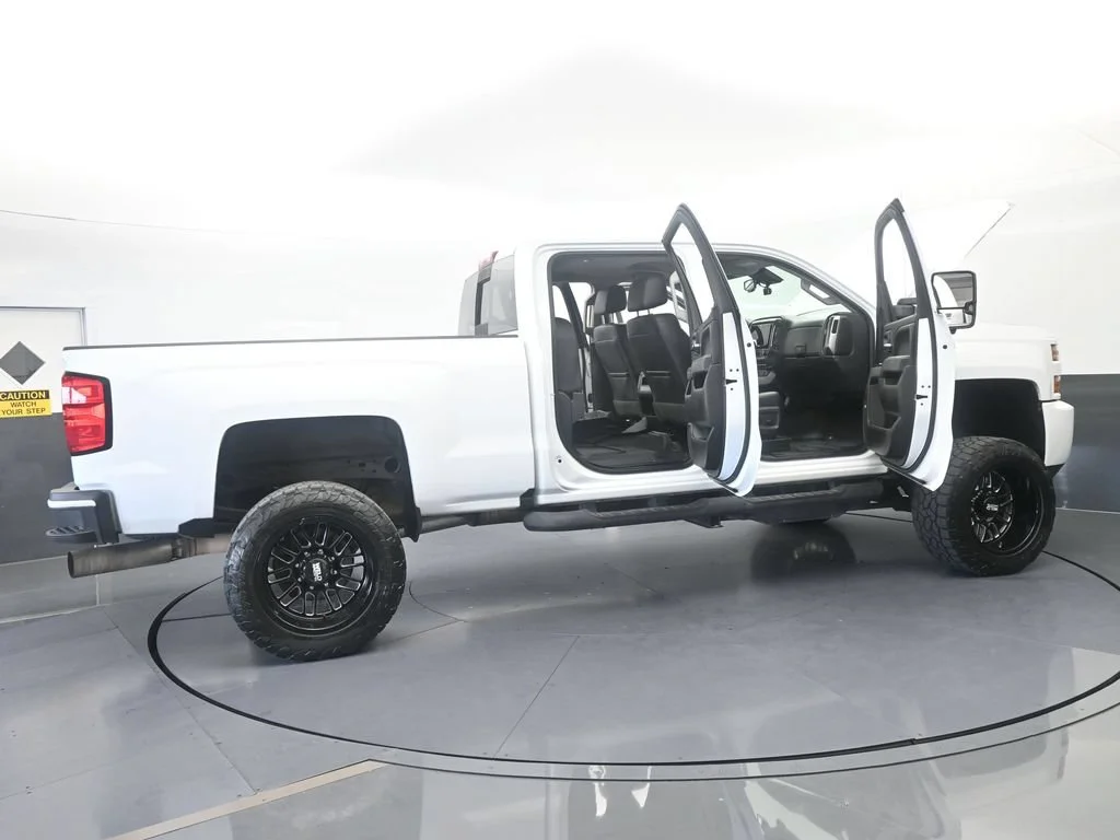 Used 2018 Summit White Chevrolet LTZ image 80