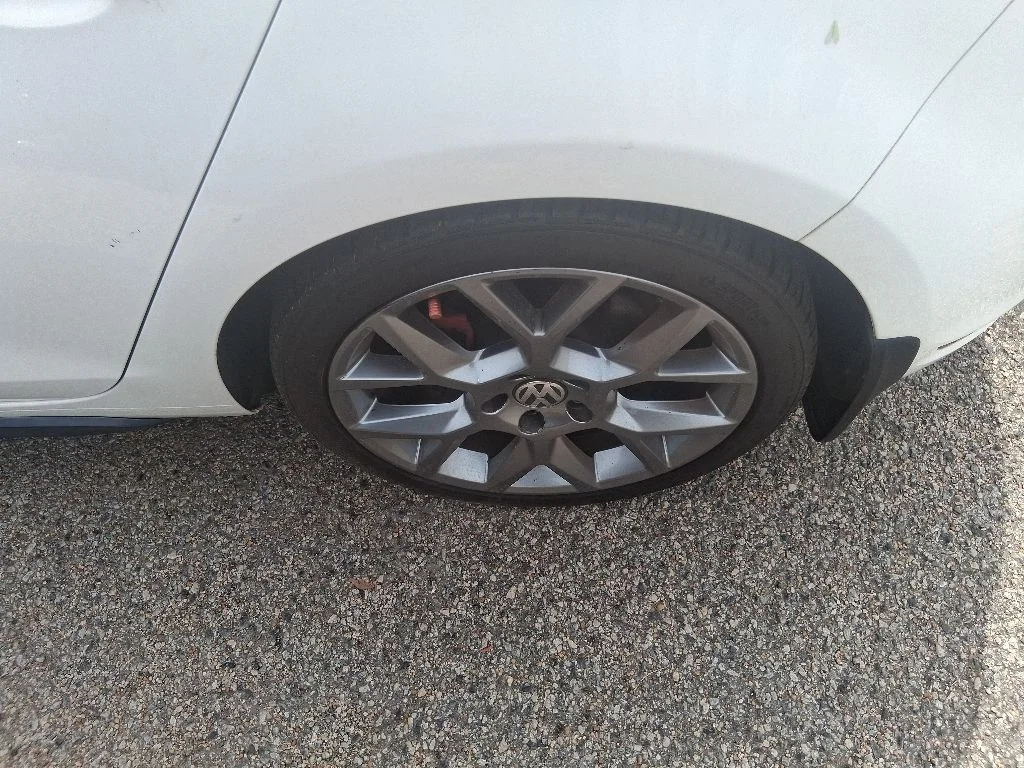 Used 2013 Black Volkswagen Base image 6